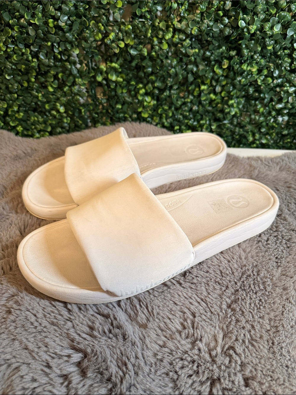 Lululemon Restfeel Men’s size 11 Slides